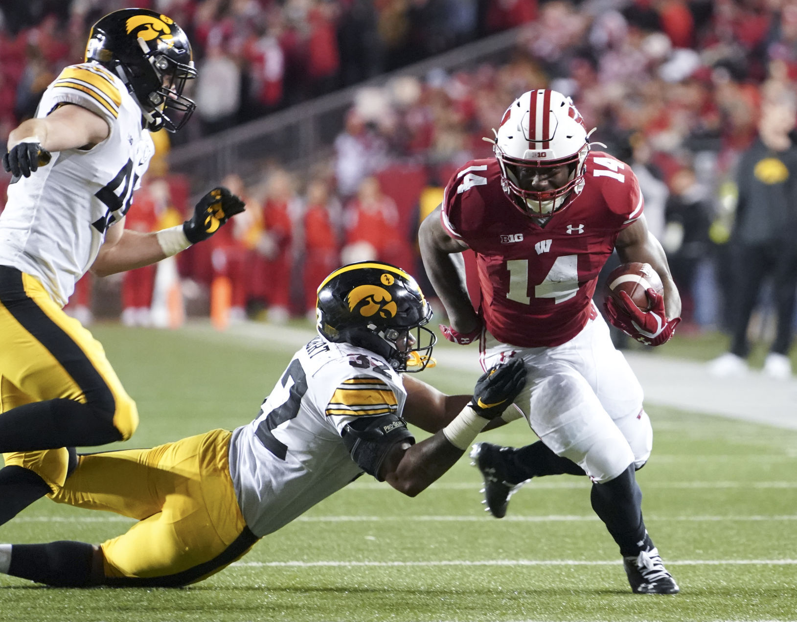 Badgers 24, Hawkeyes 22